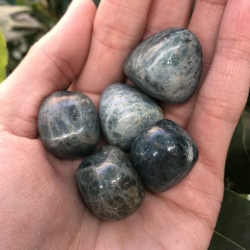 Apatite pebble tumbled