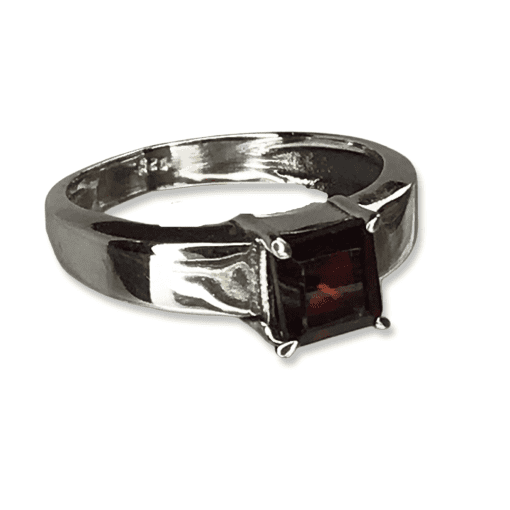 Garnet Ring 3.84g - UK ring size Q